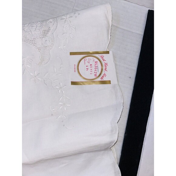 Vintage tablecloth Scalloped edge  60 X 60 white cotton - Picture 13 of 16